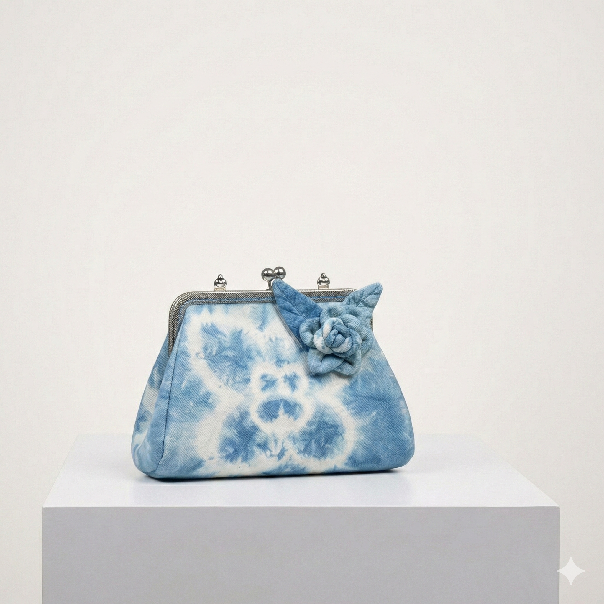 กระเป๋าปิ๊กแป๊กย้อมคราม